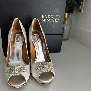 Badgley Mischka Women's White Peep Toe Heels